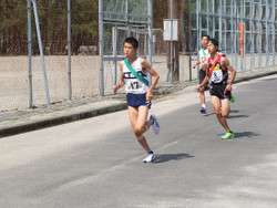 地区駅伝競走大会 男子 男子1区,トップで集団をリードします。