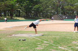 男子砲丸投げ 男子砲丸投げは,2名出場し1位と3位。10mに迫る力投でした。