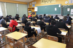 放課後28名の生徒たちが漢字検定にチャレンジしました。