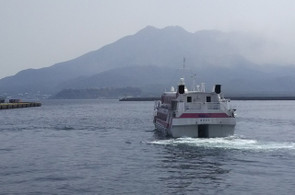 種子島に向け，定刻通りトッピー7は鹿児島本港を出発していきました。